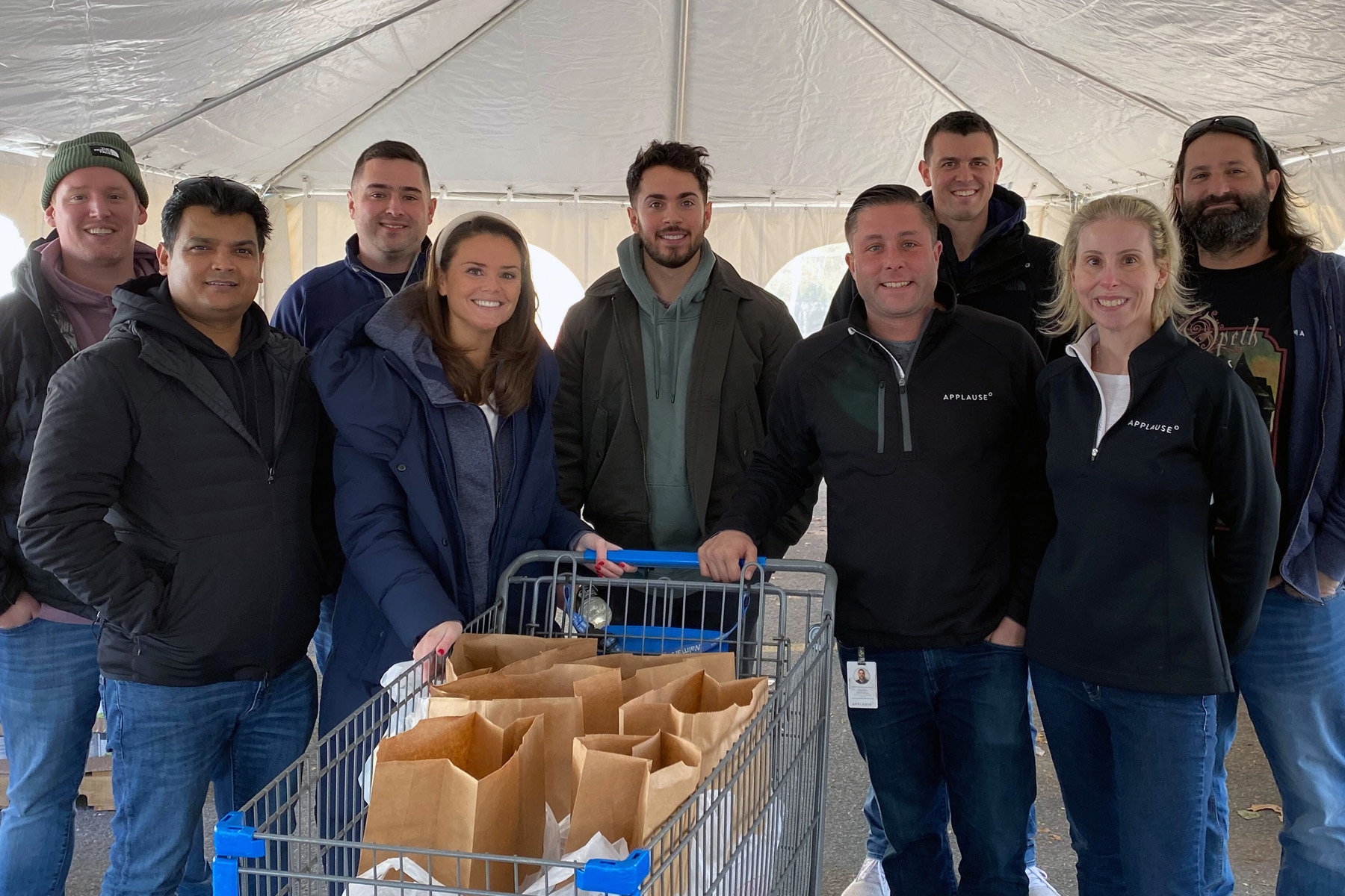 US team volunteering at Thanksgiving food drive