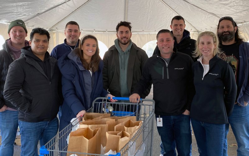 US team volunteering at Thanksgiving food drive